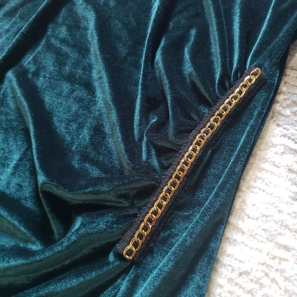 💫3/$50💫Vicky and Lucas Velour Dress - Picture 3 of 5